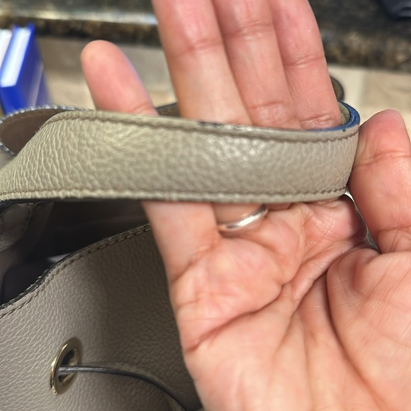 Furla pebbled leather,EUC drawstring closure,gold hardware,strap&dustbag Inc - Picture 9 of 9